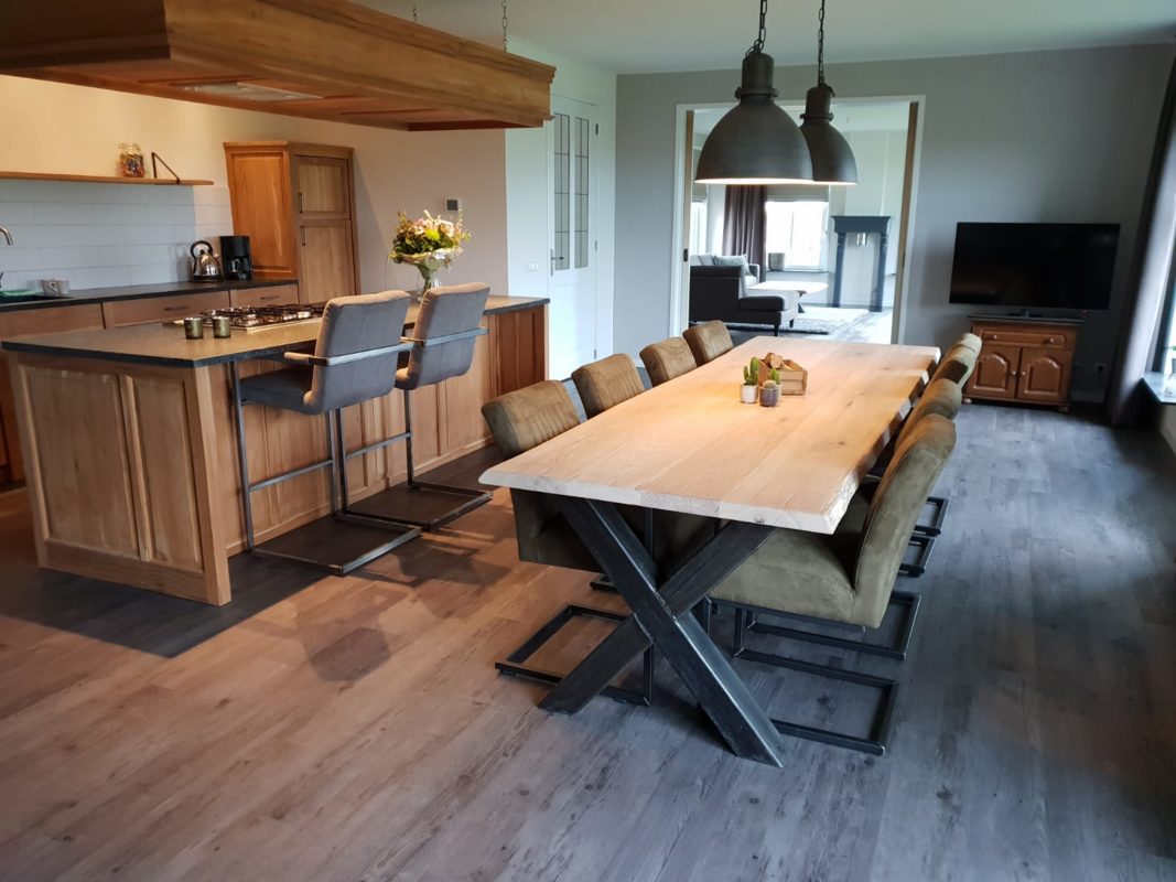 Eetkamertafel eiken 300 cm