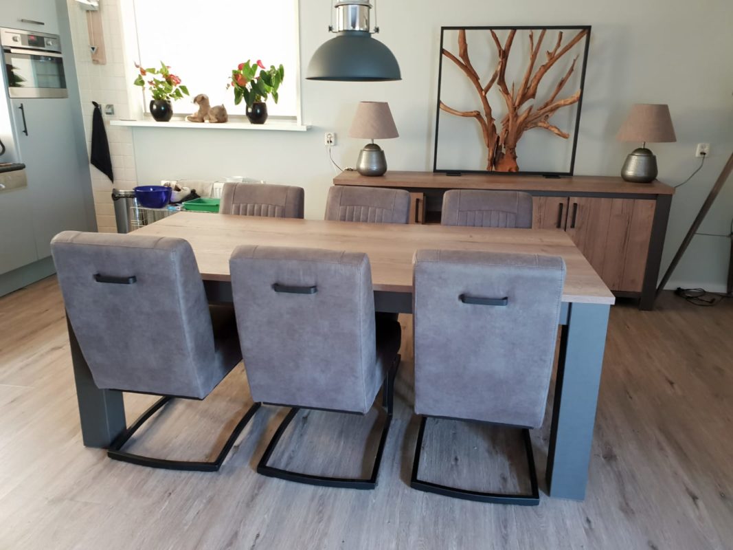 Eettafel moonlight + stoelen