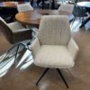 Showroom sale - 4x eetkamerstoel Gio met armleuning en draaiframe. Stof/microleder